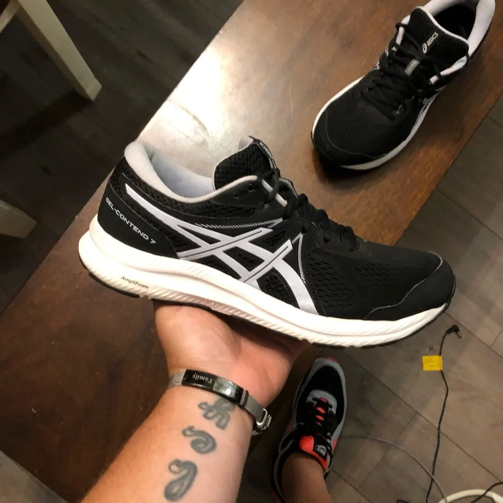Women’s ASICS Gel Contend 7 Black White size 10